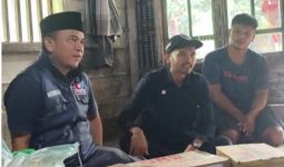 Politikus Perindo Heri Budianto Menjenguk Muti Siswi SD di Bengkulu Korban Tersambar Petir - JPNN.com