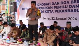 Kapolresta Pekanbaru Menggelar Istigasah dan Doa Bersama Demi Mewujudkan Pemilu Damai 2024 - JPNN.com