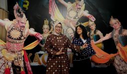 Tonton Wayang Orang di Solo, Fery Farhati & Tia Baswedan Bicara Kesejahteraan Seniman - JPNN.com