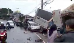 Tabrakan Beruntun di Jalur Puncak Bogor, Polisi Olah TKP - JPNN.com