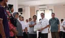 Pemkot Palembang Kembali Membagikan Paket Sembako Gratis, Kali Ini di Kecamatan Sako - JPNN.com