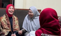 Bersilaturahmi ke Tokoh Muslimat NU Blitar, Atikoh Ganjar Memohon Doa Untuk Negara - JPNN.com