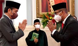 Pesan dalam Lagu dari Eks Gubernur Lemhanas: Salam 3 Jari, Jangan Pilih Anak Jokowi - JPNN.com