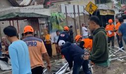 Puting Beliung Merusak Rumah-Rumah di Sukabumi - JPNN.com