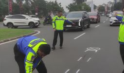 Detik-Detik Motor dan Sedan Bertabrakan di Serpong, 2 Orang Tewas - JPNN.com