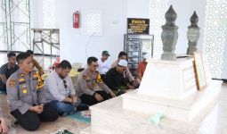 Cooling System Pemilu, Kapolres Inhil Ziarah dan Temui Tokoh Masyarakat di Kuindra - JPNN.com