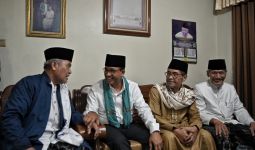 Bersilaturahmi dengan Kiai Mahfud Asirun, Anies Didoakan Jadi Presiden RI - JPNN.com