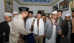 Mahfud Silaturahmi dengan 18 Ponpes di Medan dan Luruskan Masalah Politik - JPNN.com