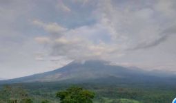 Erupsi, Gunung Semeru Keluarkan Banjir Lahar Dingin - JPNN.com