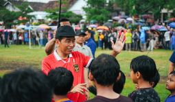 Main Bola Bareng Kaesang, Jokowi Ingin Menujukkan Kebersamaan dengan PSI - JPNN.com