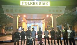 Pria Bersenpi Mengaku Polisi Peras Warga di Siak, Sikat Uang Jutaan Rupiah - JPNN.com