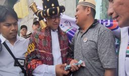 Berkampanye di Tapanuli Selatan, Anies Diberi Uang Oleh Sukarelawan - JPNN.com