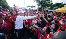 Ganjar Jalan Sehat Bareng Ribuan Warga Pluit, Jakarta Utara Berubah Jadi Merah - JPNN.com