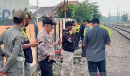 Seorang Pemuda Tewas Tersambar Kereta di Cipinang - JPNN.com