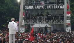 Wahai Jokowi, Dengarlah Pernyataan Ganjar Ini: Esok Dele, Sore Tempe - JPNN.com