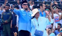 Kampanye Akbar Prabowo-Gibran: Ahmad Dhani Menghampiri Titiek Soeharto, Lalu Bilang Begini - JPNN.com