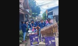 Menarik, Gerakan Relawan Idris Sandiya di Bekasi dan Depok Kampanye Pakai Angklung - JPNN.com