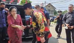 Didampingi Hasto, Megawati Hadiri Isra Mikraj & Tasyakuran ZAHF Award - JPNN.com