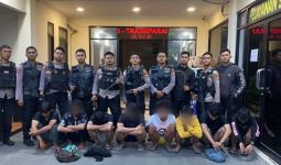 Tangkap 8 Remaja Pelaku Tawuran, Polisi Sita Senjata Tajam - JPNN.com