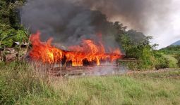Warga Membakar Kantor Distrik Bukan Semata karena TPS Dipindahkan, Oh Ternyata - JPNN.com