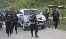 Warga Serang Polisi Penjaga TPS, Kapolres Dogiyai Terkepung - JPNN.com