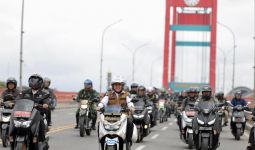 Kendarai Sepeda Motor, Pj Gubernur Agus Fatoni Tinjau 4 TPS di Kota Palembang - JPNN.com