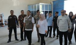 Pemkot Palembang dan Bulog Salurkan Bantuan Pangan 10 Kg Beras Kepada Warga - JPNN.com
