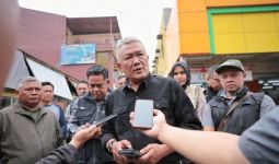 Pj Wali Kota Bandung Sebut Jajang Safaat Pahlawan Demokrasi - JPNN.com