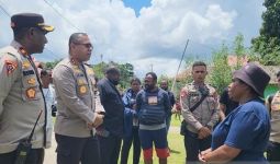 Irjen Johnny Eddizon Pantau Langsung Rekapitulasi Suara di Papua Barat - JPNN.com