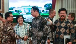 AHY dan Moeldoko Akhirnya Berjabat Tangan, Ada Peran Jokowi - JPNN.com