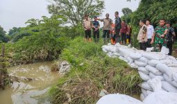 Banjir Brebes Rendam Ribuan Rumah, Pemprov Jateng Pasok Logistik Pengungsi - JPNN.com
