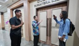 Pj Gubernur Sumsel Salurkan Bantuan Penyandang Tuna Rungu - JPNN.com