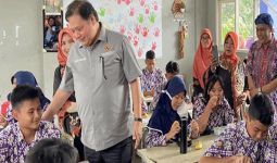 Hadiri Simulasi Makan Siang Gratis di Tangerang, Begini Evaluasi Menko Airlangga - JPNN.com