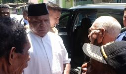 Seusai Jumatan, Irjen Mathius Fakhiri Ingatkan Caleg Tak Korbankan Rakyat demi Suara - JPNN.com