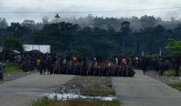Pendukung Caleg di Nduga Saling Serang Menggunakan Panah, Lihat - JPNN.com