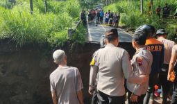 Jembatan di Randuacir Salatiga Roboh, 1 Orang Meninggal Dunia, 2 Terluka - JPNN.com