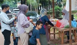 Menjelang Ramadan, Pedagang Bunga Musiman di TPU Menteng Pulo Dapat Berkah - JPNN.com