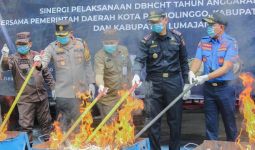 Bea Cukai Musnahkan Rokok & Miras Ilegal di 2 Wilayah Ini - JPNN.com