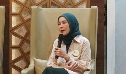 Zaskia Adya Mecca Ajari Anak Bersedekah Sejak Dini, Berbagi Mainan Favorit - JPNN.com