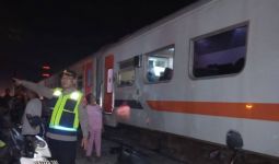Kereta Api Putri Deli Tabrak Truk yang Terobos Palang Perlintasan - JPNN.com