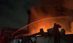 Kebakaran Menghanguskan Gudang Si Cepat dan Lazada di Cengkareng Jakbar - JPNN.com