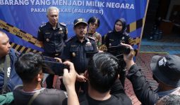 Bea Cukai Yogyakarta Memusnahkan Ratusan Bal Pakaian Bekas Senilai Rp 258 Juta - JPNN.com
