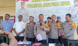 Bawa Senjata Api, Warga PNG Ditangkap di Pasar Central Jayapura - JPNN.com