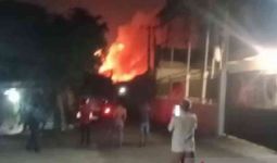 Gudang Peluru di Ciangsana Terbakar, Damkar Bekasi Terjunkan 3 Armada - JPNN.com