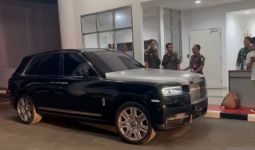 2 Mobil Mewah Ini Disita Kejagung dari Rumah Harvey Moeis dan Sandra Dewi - JPNN.com