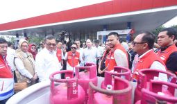 Menteri ESDM Arifin Tasrif Tinjau Kesiapan Pertamina Surabaya dalam Hadapi Libur Idulfitri - JPNN.com