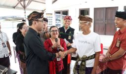 Wali Kota Denpasar Berikan Program Jaminan Sosial & Alat Bantu Dengar Buat Nelayan - JPNN.com
