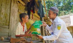 BAZNAS Distribusikan 137 Ribu Paket Beras Zakat Fitrah Hingga ke Pelosok - JPNN.com