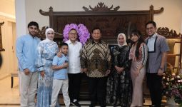 Prabowo Datang Berkunjung di Lebaran Kedua, Zulhas Ajak Semua Fokus Menatap Masa Depan RI - JPNN.com