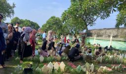 Umat Muslim di Bali Padati Pemakaman Wanasari Denpasar - JPNN.com